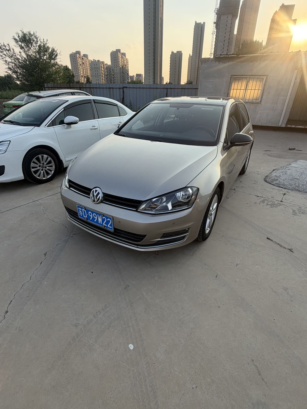 Volkswagen Golf 2017 car image #2