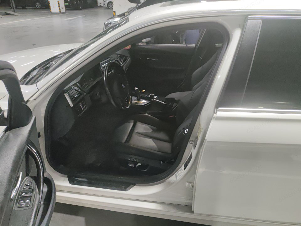 BMW 3 Series 2018 #6 BMW 3 Series 2018 car image #6