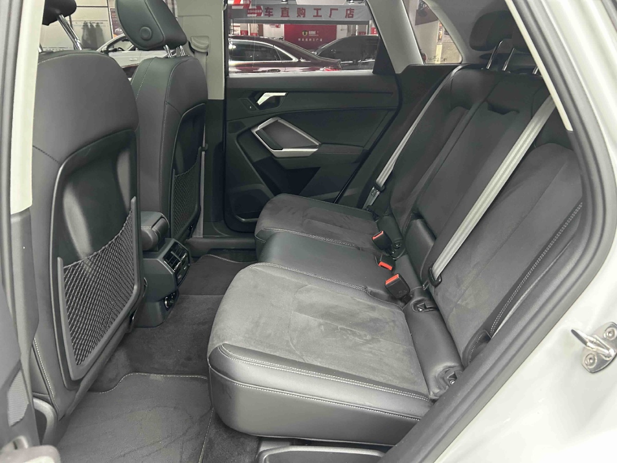 Audi Q3 2022 car image #4