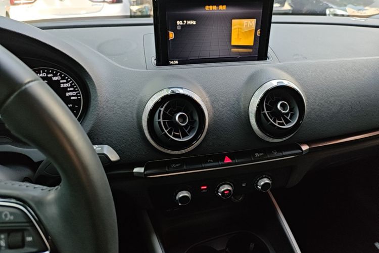 Audi A3 2019 immagine di auto #13