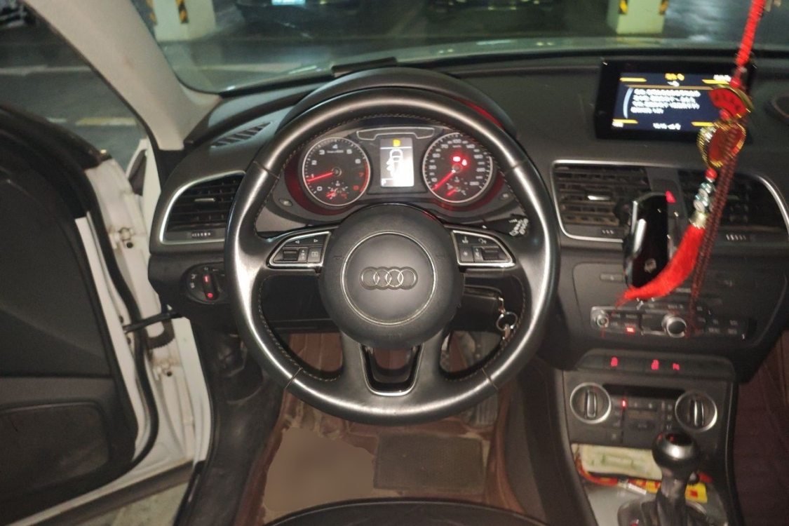 Audi Q3 2018 car image #22