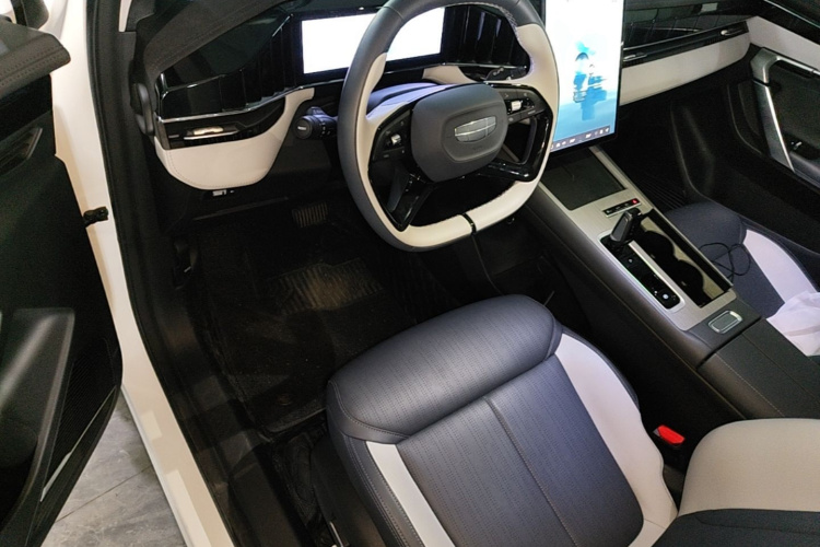 GEELY Boyue L 2024 car image #16