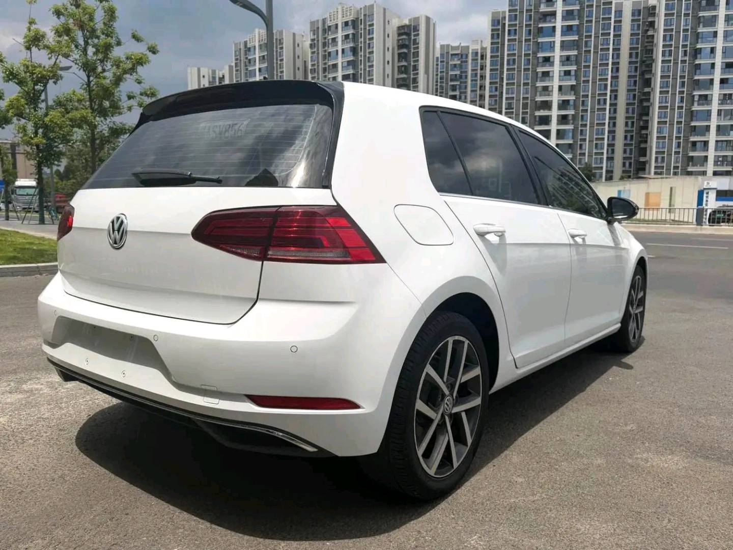 Volkswagen Golf 2020 car image #9