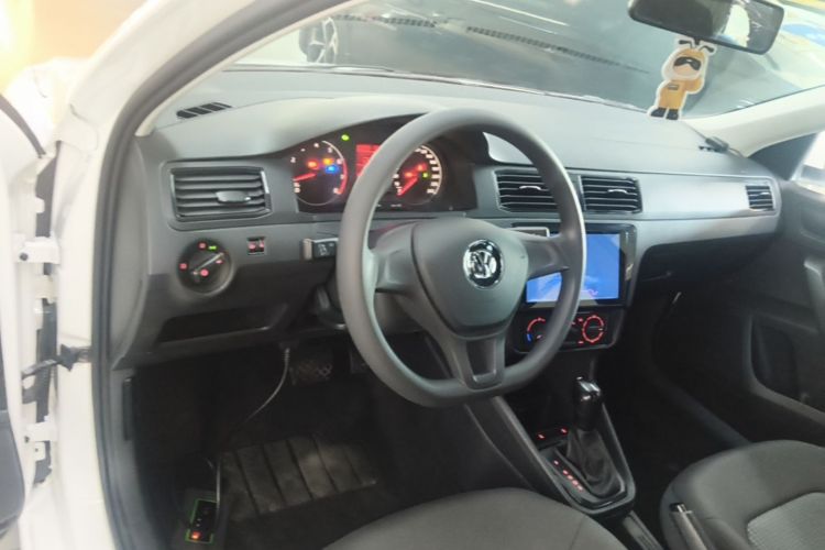 Volkswagen Santana 2023 صورة سيارة #11