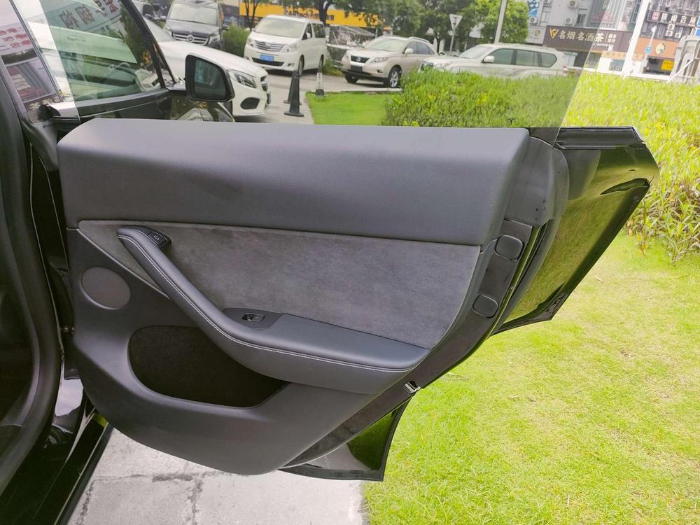 Tesla Model Y 2021 car image #30