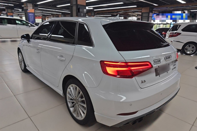 Audi A3 2018 car image #5
