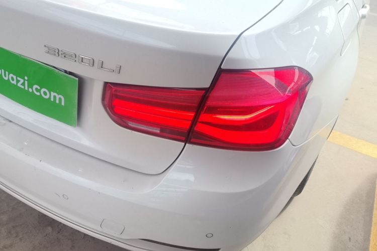 BMW 3 Series 2018 #8 BMW 3 Series 2018 car image #8
