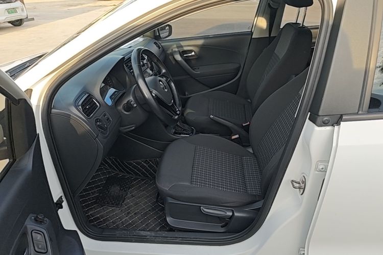 Volkswagen Polo 2018 car image #15