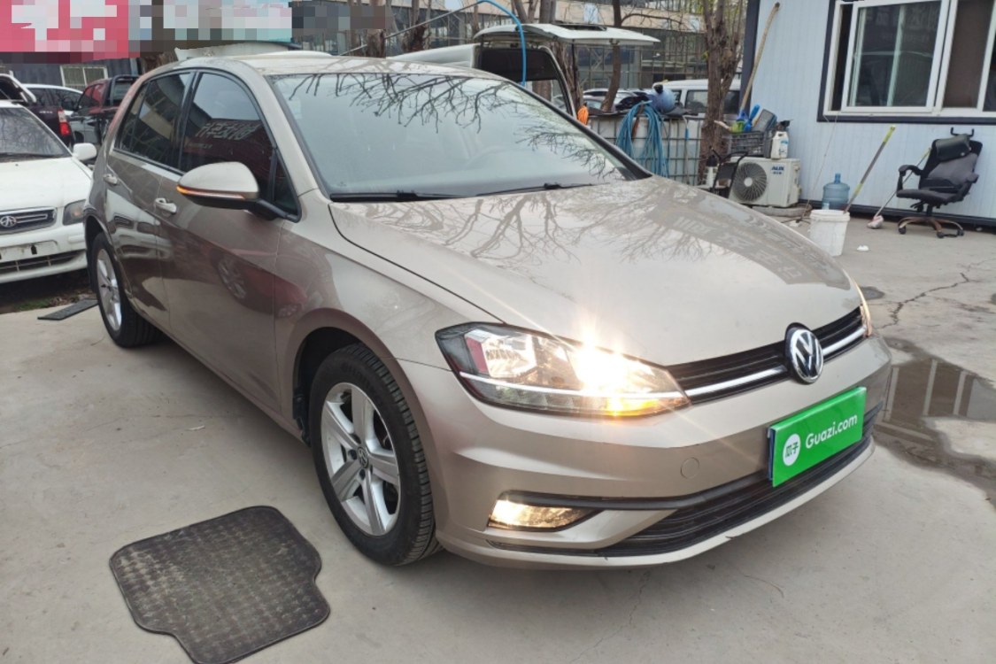 Volkswagen Golf 2019 car image #2