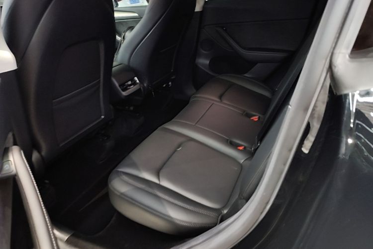 Tesla Model Y 2023 car image #17