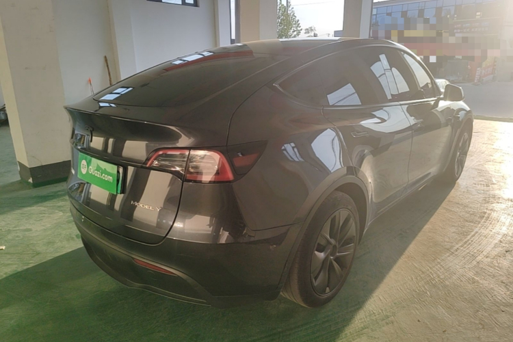 Tesla Model Y 2024 #7 Tesla Model Y 2024 car image #7