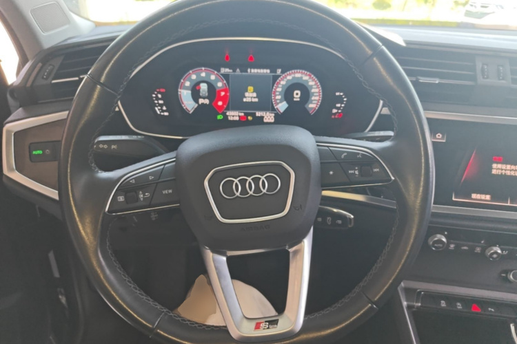 Audi Q3 2023 car image #11