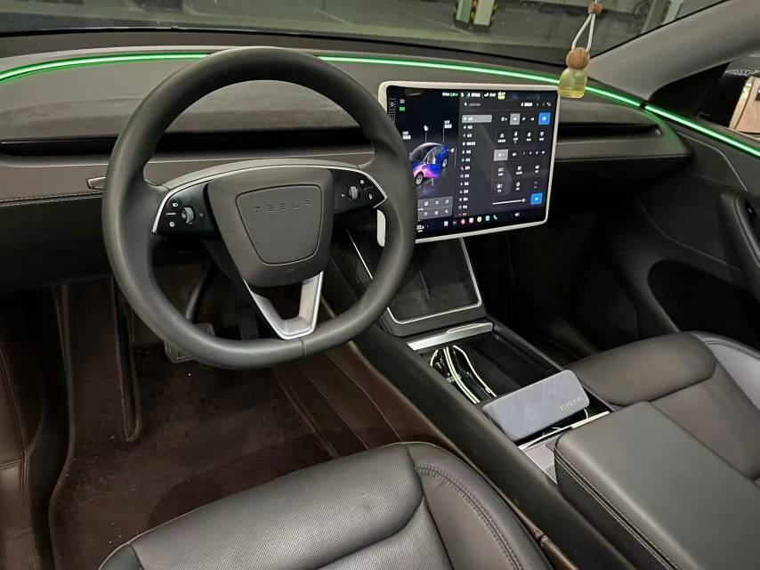 Tesla Model Y 2025 car image #7