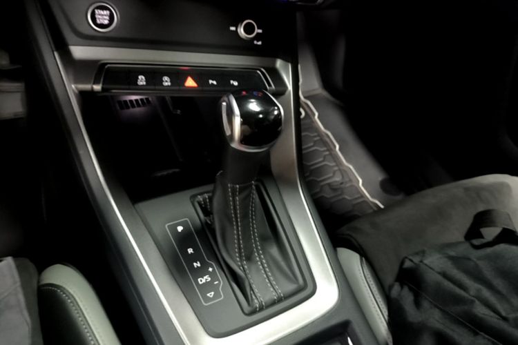 Audi Q3 2021 car image #14