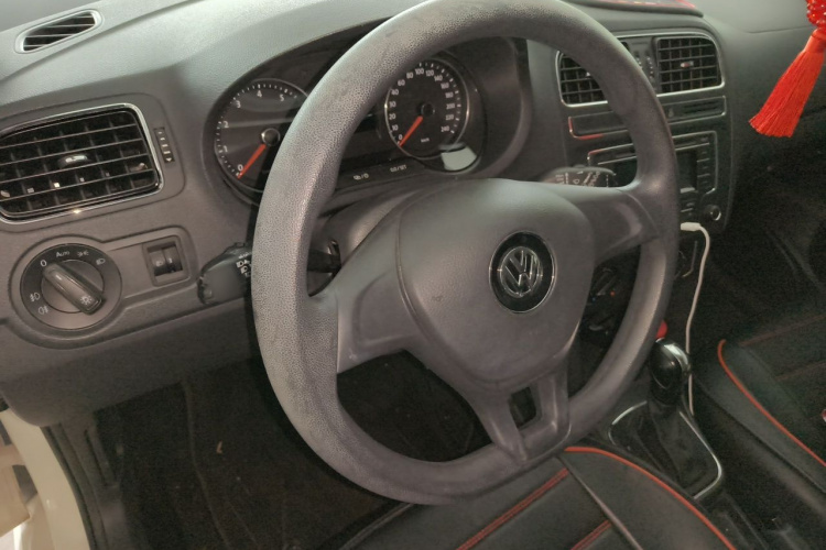 Volkswagen Polo 2015 #11 Volkswagen Polo 2015 car image #11