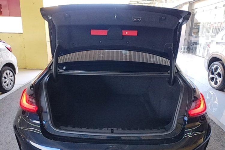 BMW 3 Series 2024 car image #21