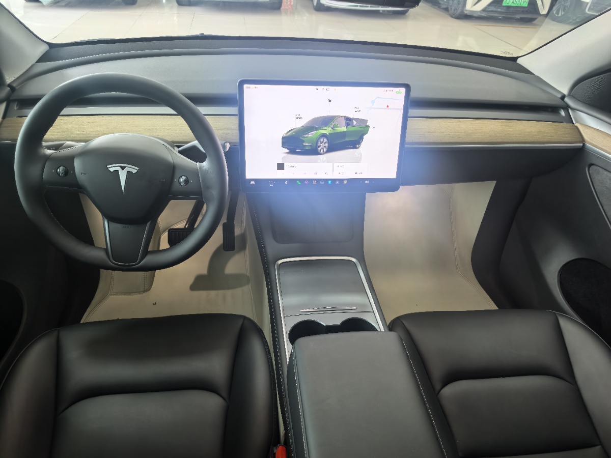 Tesla Model Y 2023 car image #5