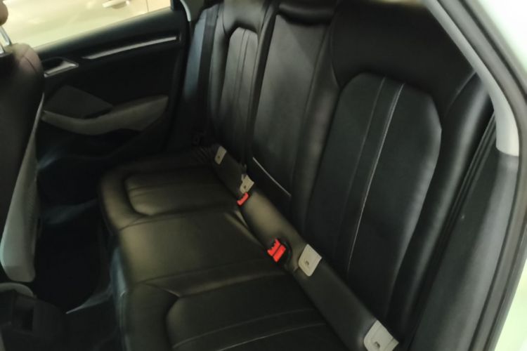Audi A3 2018 car image #17