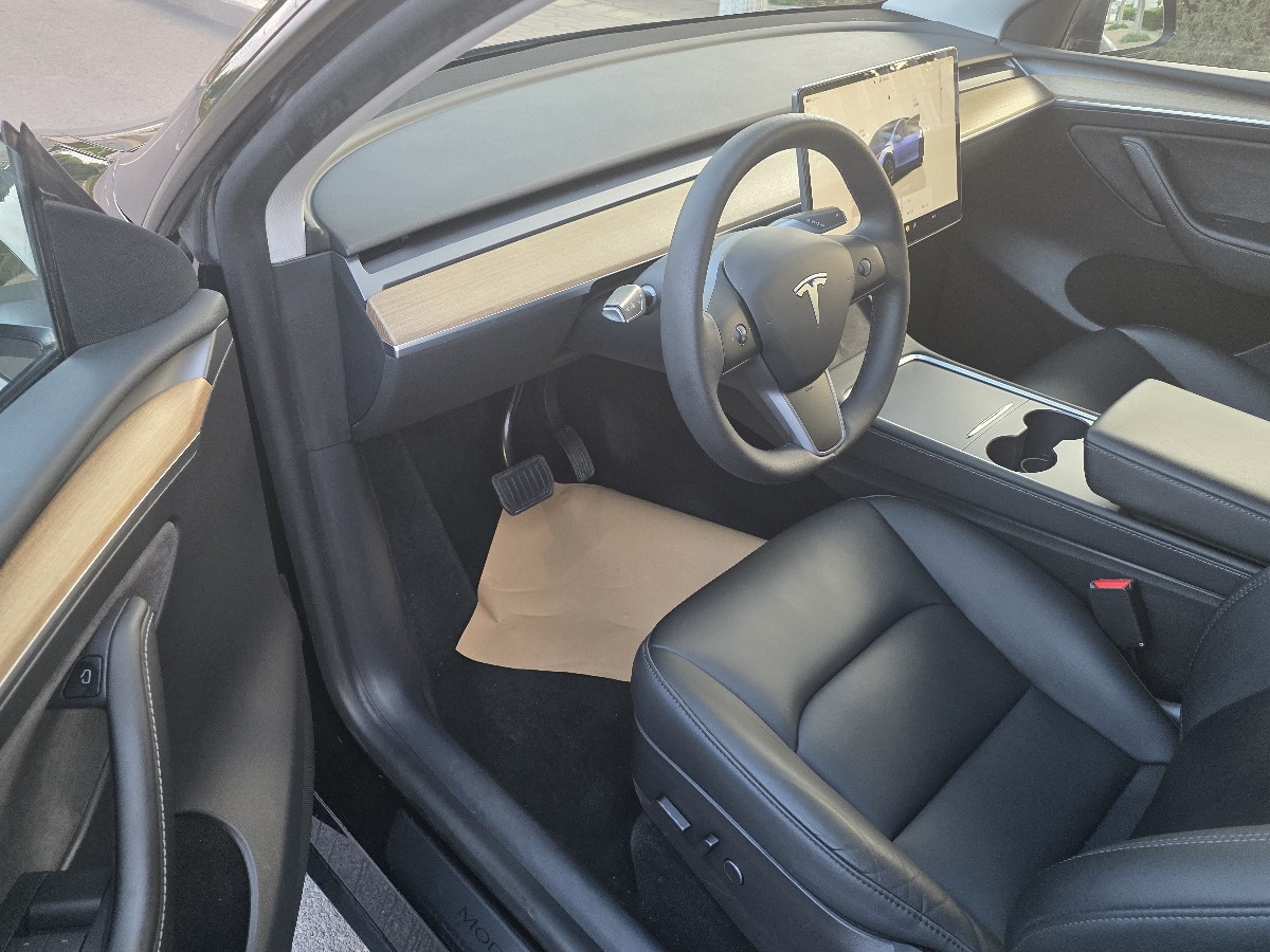 Tesla Model Y 2022 car image #3