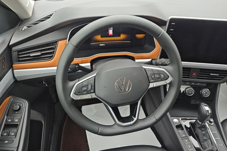 Volkswagen Bora 2025 car image #12