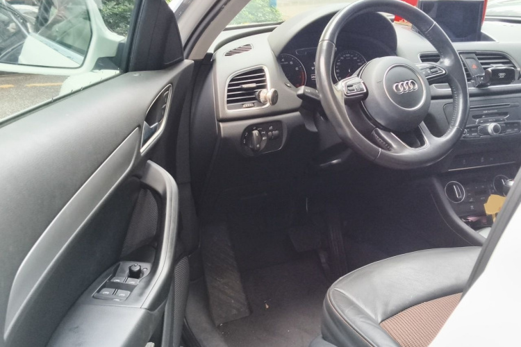 Audi Q3 2016 immagine di auto #13