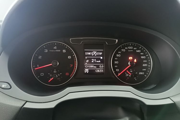 Audi Q3 2016 car image #12