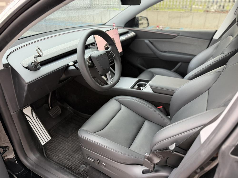Tesla Model Y 2025 #9 Tesla Model Y 2025 car image #9