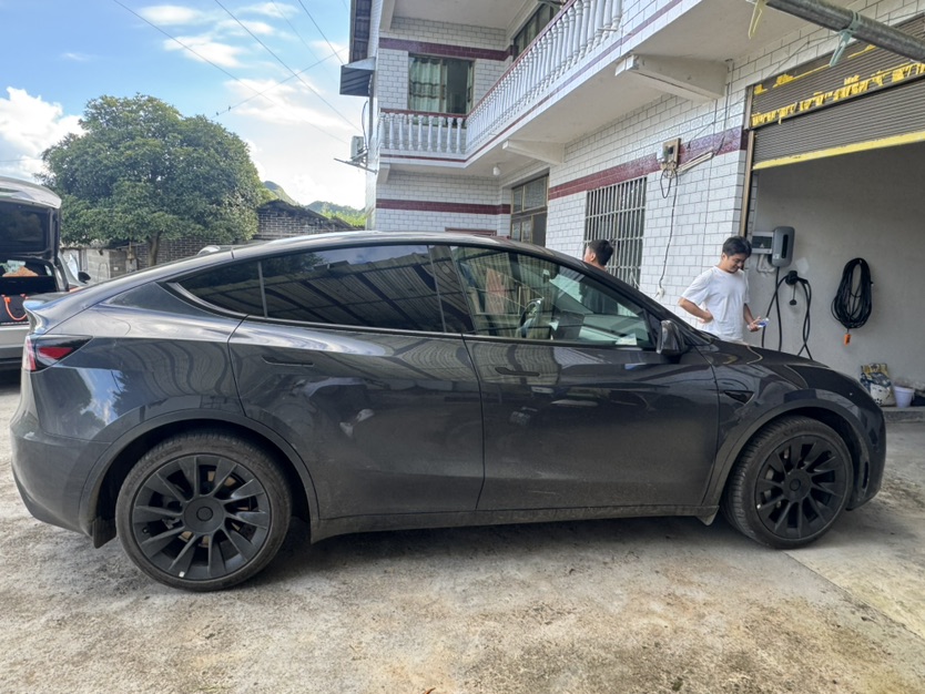 Tesla Model Y 2024 car image #6