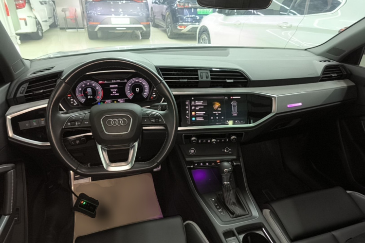 Audi Q3 2024 car image #10
