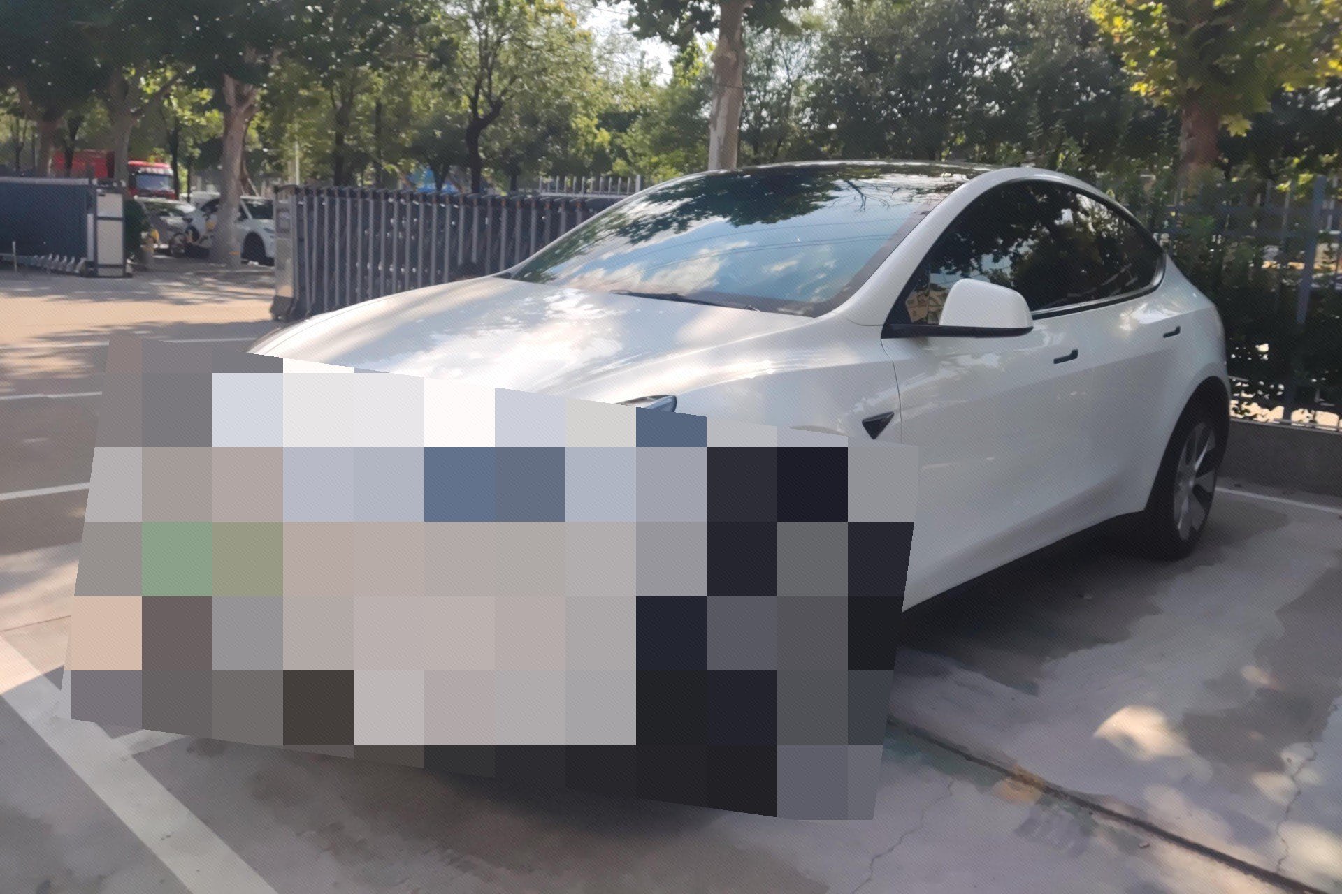 Tesla Model Y 2023 car image 