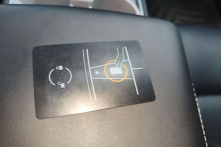 Tesla Model Y 2022 car image #9