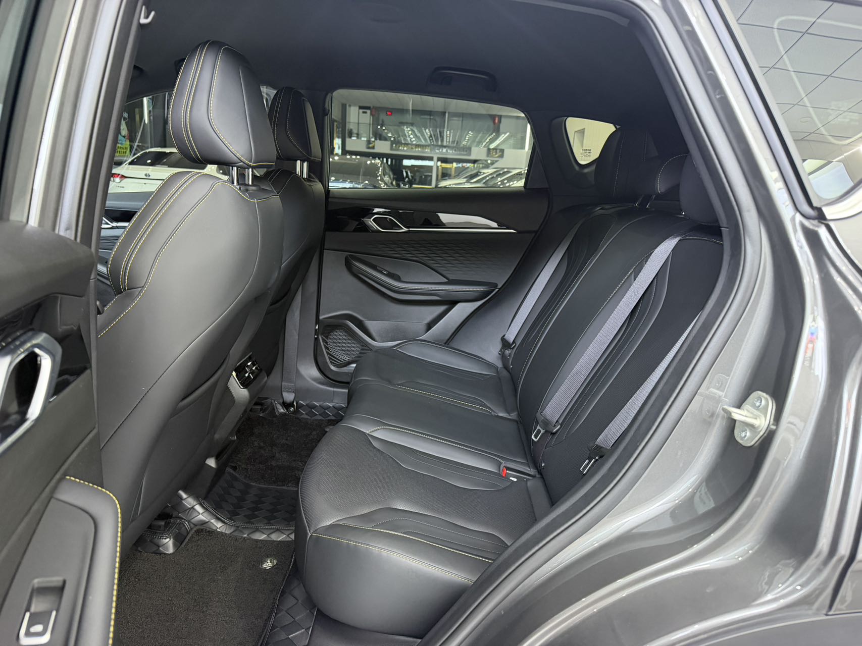 GEELY Coolray 2026 car image #12