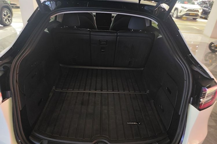 Tesla Model Y 2023 #19 Tesla Model Y 2023 car image #19