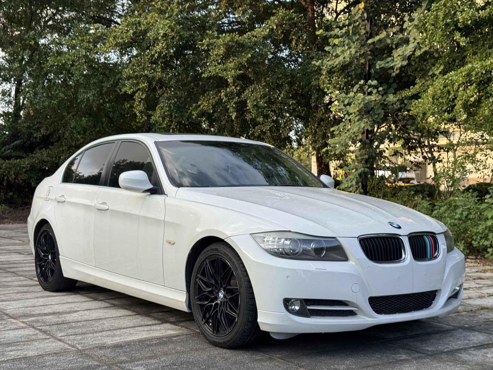 BMW 3 Series 2011 #5 BMW 3 Series 2011 car image #5