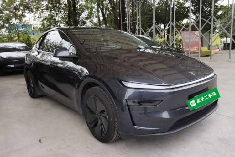 Tesla Model Y 2025 #4 Tesla Model Y 2025 immagine di auto #4
