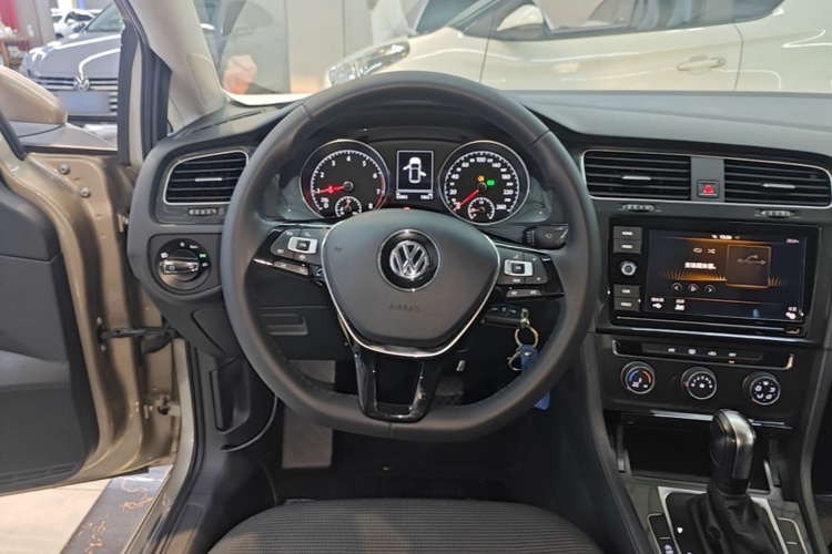 Volkswagen Golf 2019 #11 Volkswagen Golf 2019 car image #11