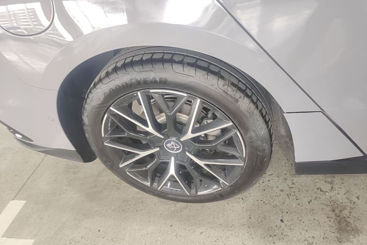 BYD Han 2025 car image #10