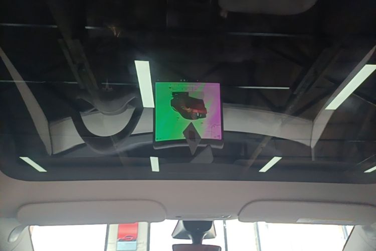 Tesla Model Y 2021 car image #18