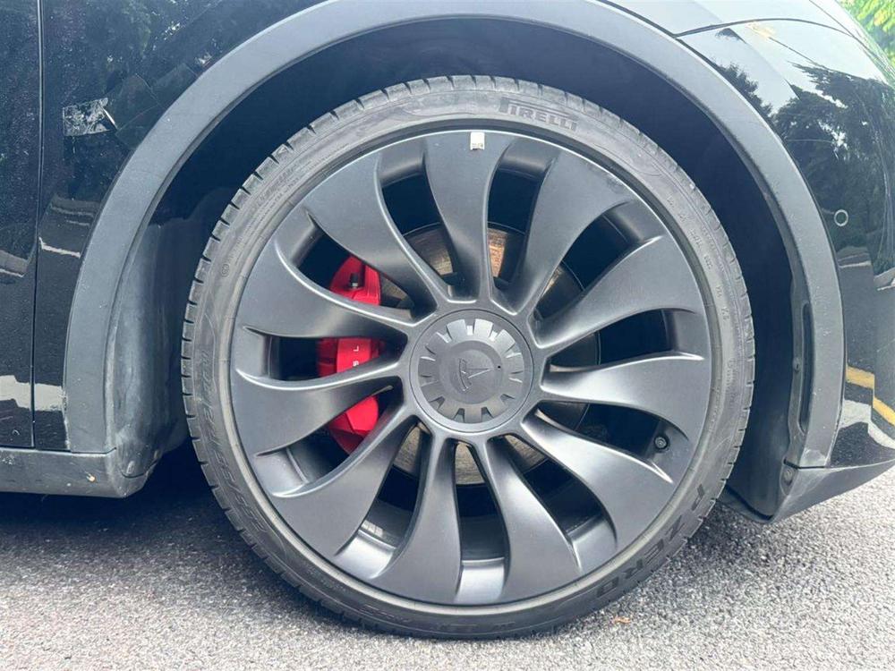 Tesla Model Y 2023 car image #8