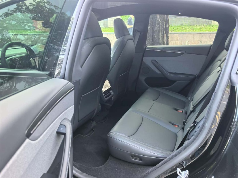 Tesla Model Y 2026 car image #5