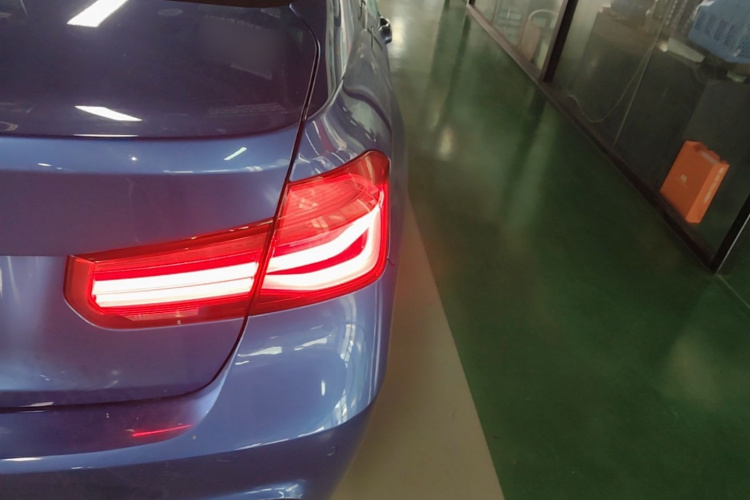 BMW 3 Series 2017 car image #8