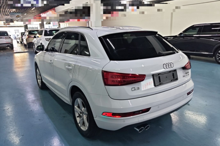 Audi Q3 2018 car image #7