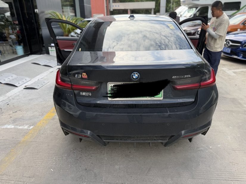 BMW i3 2025 car image #7