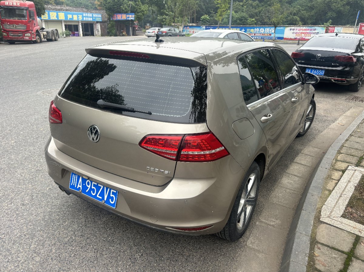 Volkswagen Golf 2017 car image #3