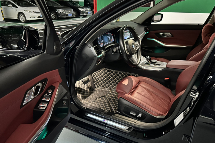 BMW 3 Series 2022 car image #18