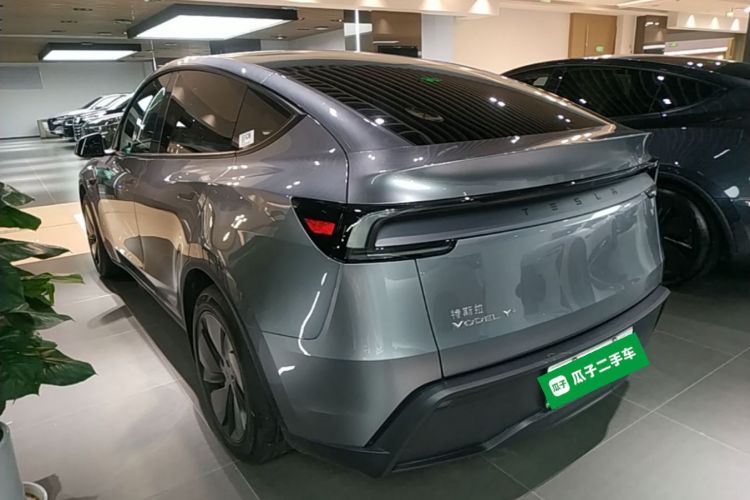 Tesla Model Y 2026 #7 Tesla Model Y 2026 car image #7