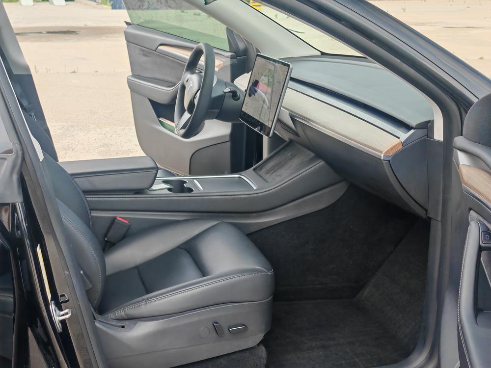 Tesla Model Y 2021 car image #9