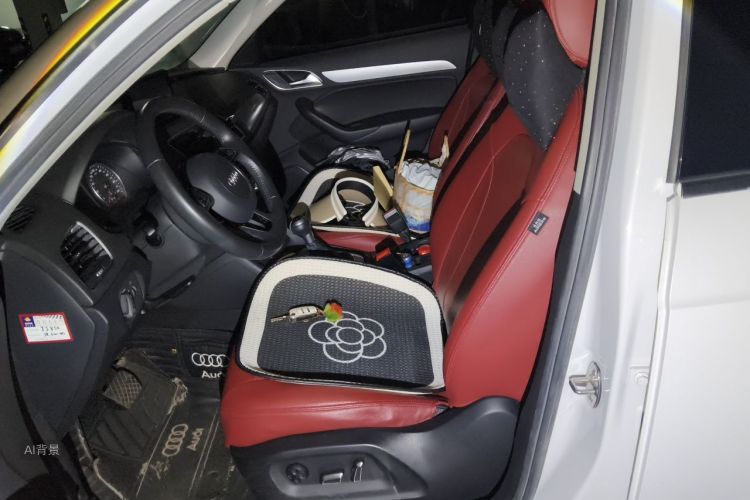 Audi Q3 2018 car image #17