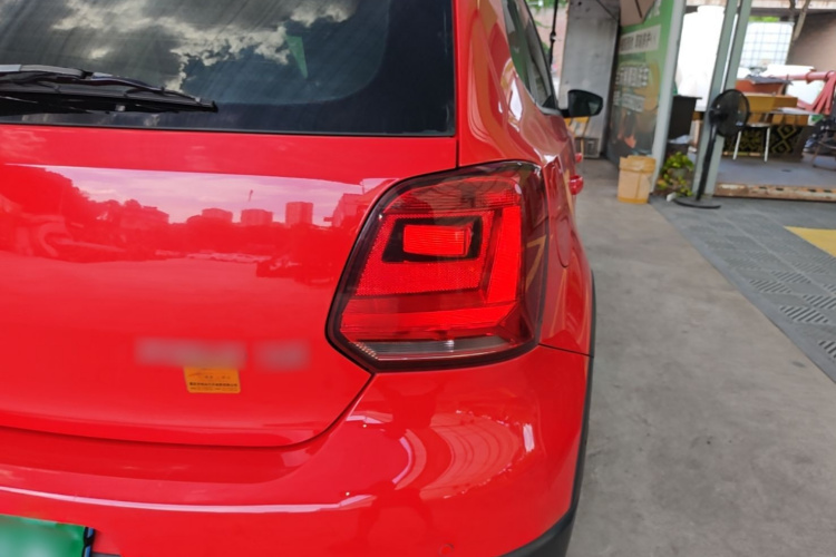 Volkswagen Polo 2015 car image #8