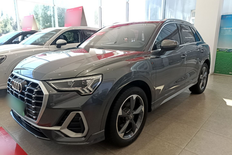 Audi Q3 2020 car image #2